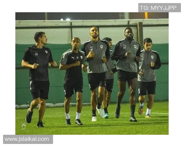 赖扬足球俱乐部核心球员风采揭秘 球场上闪耀的明星力量