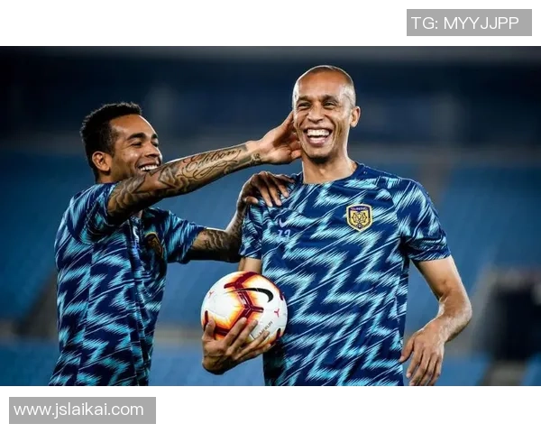 足球球星妻子背后的平凡故事从普通家庭到闪耀人生的真实写照