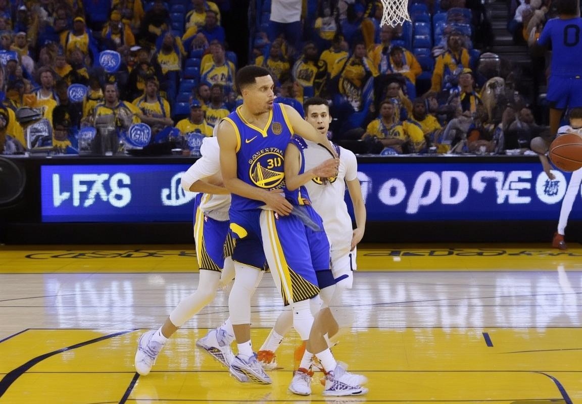 金州勇士延续连胜势头，斯蒂芬·库里“库里时刻”击溃奥兰多魔术